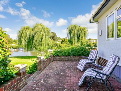 2 bedroom park home for sale in Lower Road, East Farleigh, Maidstone, Kent, ME15