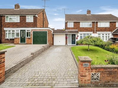 3 bedroom semi-detached house for sale in Sundon Park Road, Luton, LU3