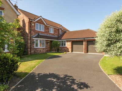 4 bedroom detached house for sale in Hatchellwood View, Bessacarr, Doncaster, DN4