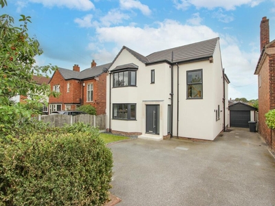 4 bedroom detached house for sale in Stoops Road, Bessacarr, Doncaster, DN4