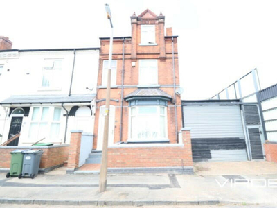 4 bedroom end of terrace house for sale in St. Matthews Road, Smethwick, West Midlands, B66