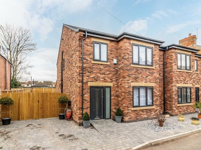 4 bedroom semi-detached house for sale in Gladstone Avenue, Gotham, Nottingham, NG11