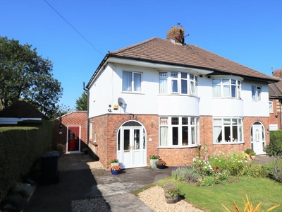 4 bedroom semi-detached house for sale in Hawthorn Road, Lincoln, LN2
