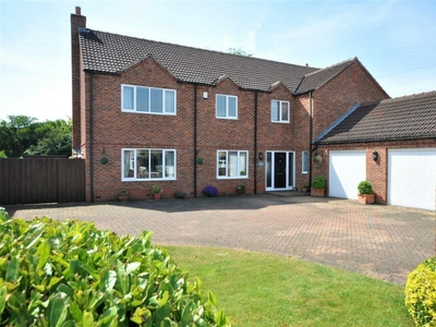 5 bedroom detached house for sale in Southwood Drive, Thorne, Doncaster, DN8