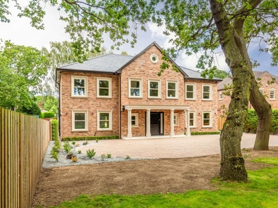 6 bedroom detached house for sale in 29 Warning Tongue Lane, Bessacarr, Doncaster, South Yorkshire, DN4 6TB, DN4