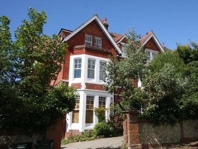 2 bedroom apartment for sale in Bolsover Road, Eastbourne, BN20