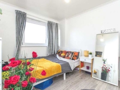 2 bedroom maisonette for sale London, SE18 7DT