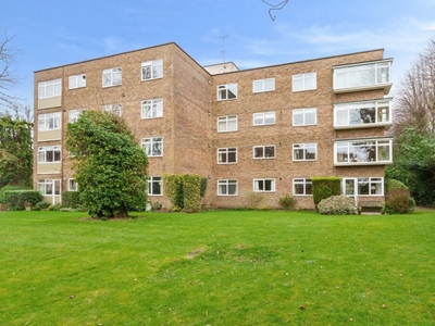 2 bedroom penthouse for sale in Buckingham Close, Guildford, Surrey, GU1