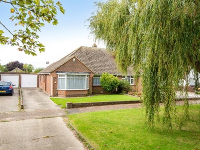 2 bedroom semi-detached bungalow for sale in Midhurst Drive, Goring-By-Sea, BN12