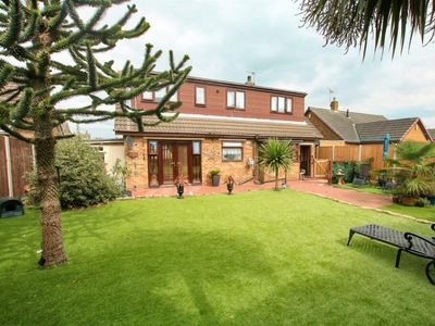 3 bedroom detached bungalow for sale in The Boulevard, Edenthorpe, Doncaster, DN3