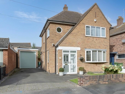 3 bedroom detached house for sale in Buckingham Road, Countesthorpe, Leicester, LE8