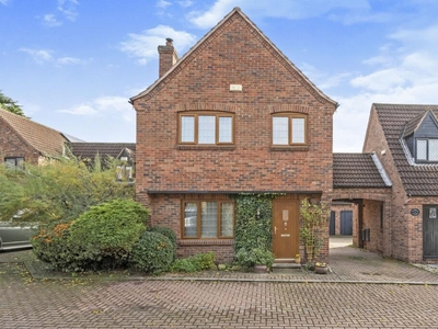 3 bedroom detached house for sale in Peakes Croft, Bawtry, Doncaster, DN10