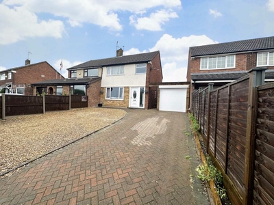 3 bedroom semi-detached house for sale in Sundon Park Road, Luton, LU3