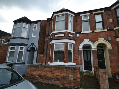 5 bedroom end of terrace house for rent in Johnson Road, Nottingham, NG7