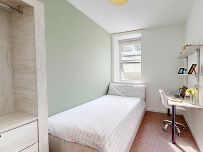 6 bedroom flat for rent in The Globe, Barker Street , Shieldfield, NE2