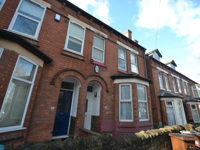 5 bedroom terraced house for rent in Albert Grove, Nottingham, NG7