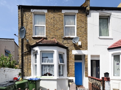 End Of Terrace House for sale - Balgowan Street, London, SE18