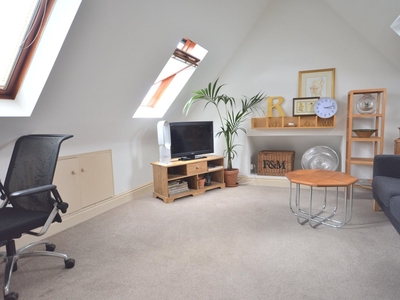 Flat to rent - Culverley Road, London, SE6