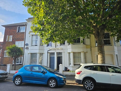 1 bedroom house share for rent in Pevensey Road, Eastbourne, East Sussex, BN22