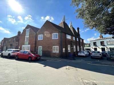 4 bedroom flat for rent in The Old Oast, CT1
