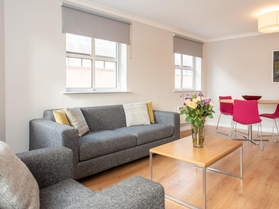 2 bedroom serviced apartment for rent in Premier Suite, Minster Court, Reading, Berkshire, RG1
