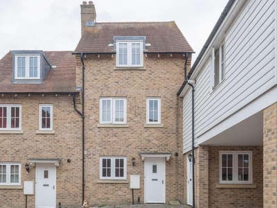 3 bedroom terraced house for rent in Flagstaff Court, Canterbury, CT1
