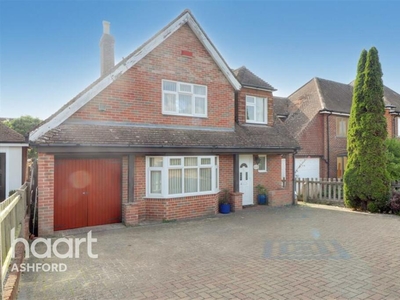 4 bedroom detached house for rent in New Dover Road, CT1