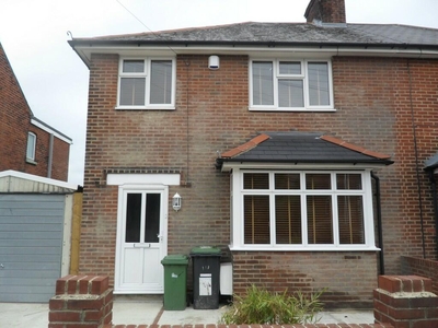 4 bedroom semi-detached house for rent in St Martin`s Road, Canterbury, CT1
