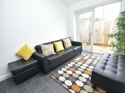 5 bedroom end of terrace house for rent in Flora Street, Cathays, , CF24
