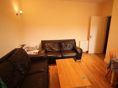 5 bedroom maisonette for rent in Bayswater Road, Newcastle Upon Tyne, NE2