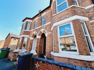 4 bedroom semi-detached house for rent in Camberwell Terrace, Leamington Spa, Warwickshire, CV31