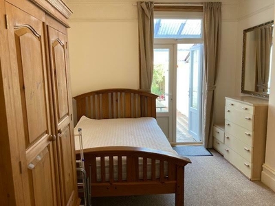 5 bedroom terraced house for rent in Manners Road, Southsea, Portsmouth, PO4