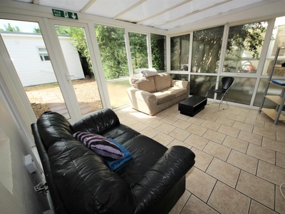 8 bedroom house for rent in Malmesbury Park Road, Charminster, Bournemouth, BH8