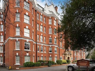 Flat to rent in The Pryors, East Heath Road, London NW3