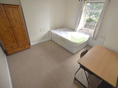 Semi-detached house to rent in Heather Road, Clarendon Park LE2