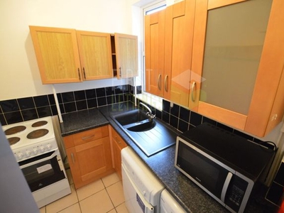 Terraced house to rent in Cecilia Road, Clarendon Park LE2
