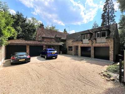 Chiltern Hill, Chalfont St. Peter, Gerrards Cross, SL9 4 bedroom house in Chalfont St. Peter