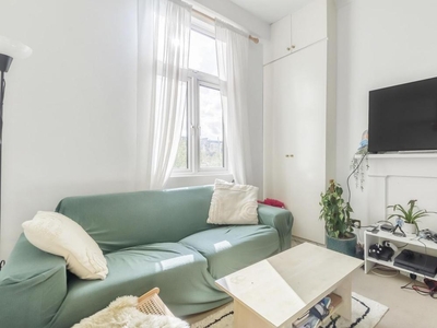 2 bedroom Flat for sale in Greyhound Road, Fulham W6