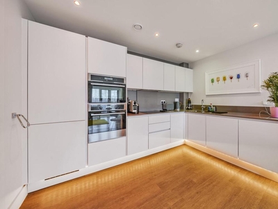 2 bedroom Flat for sale in Westleigh Avenue, London SW15