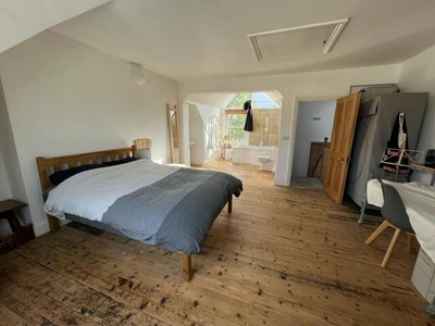 3 Bedroom Maisonette For Sale In Oxford