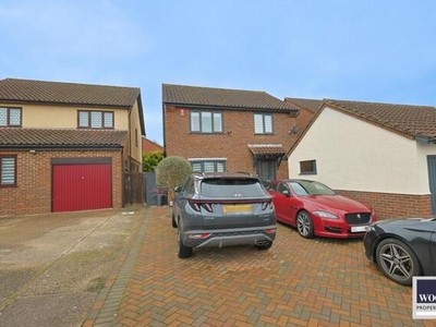 4 Bedroom Detached House For Sale In Cheshunt, Waltham Cross