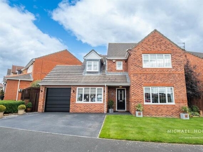 4 Bedroom Detached House For Sale In The Broadway