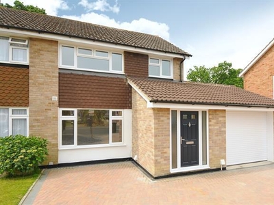 4 bedroom property to let in Fellowes Way, Hildenborough, TN11