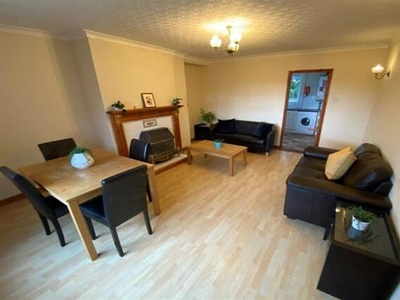 4 Bedroom Terraced House For Rent In Beeston