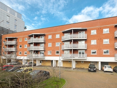 Flat to rent - Bruford Court, London, SE8