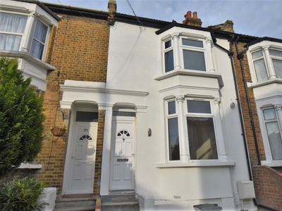 Terraced House to rent - Saunders Road, London, SE18