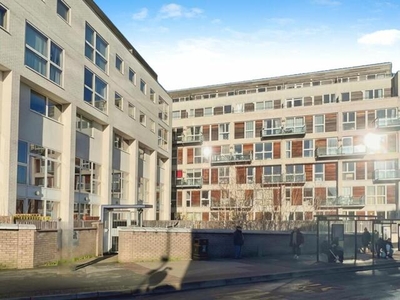 2 Bedroom Apartment For Sale In Sale, Greater Manchester