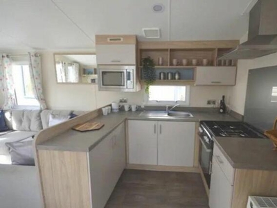 2 Bedroom Caravan For Sale In Dymchurch Road, New Romney