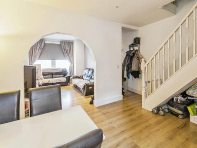 2 Bedroom End Of Terrace House For Sale In Cray Road, Sidcup
