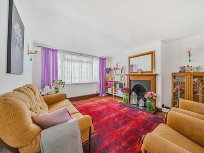 2 Bedroom Flat For Sale In Boston Manor, Brentford